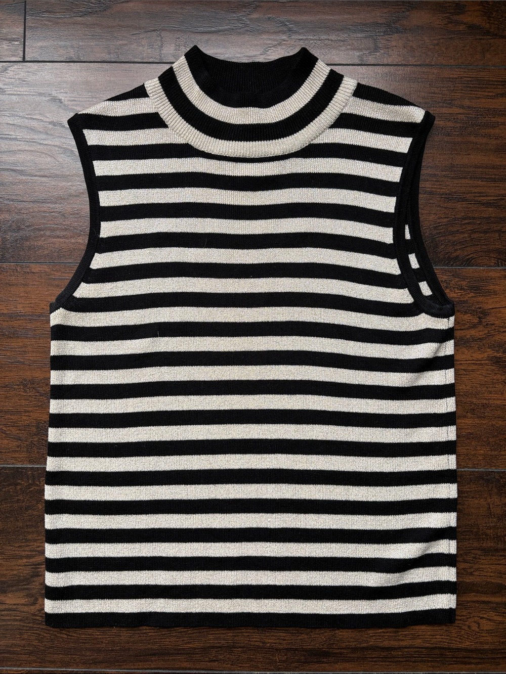 Vintage anna gray Striped Black and gold Sleeveless Knit Top